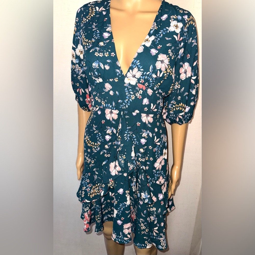 NWTs mi ami Francesca’s Collection Hunter Green, floral dress. Sz L
